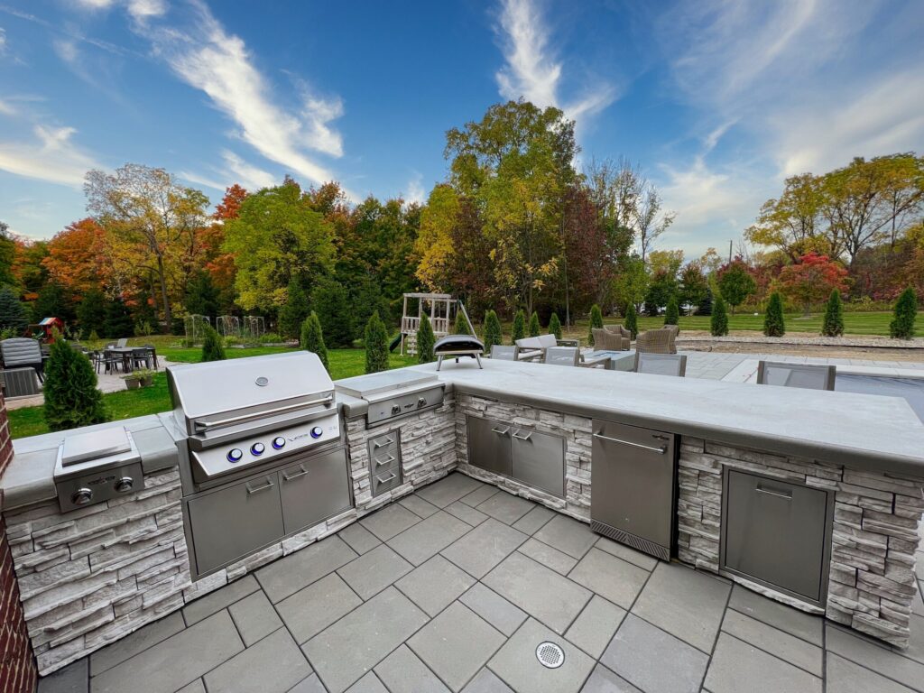 Customer_Outdoor_Kitchens_with_Dig2Swim-scaled.jpg