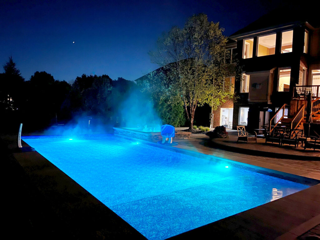 Novi_Swimming_pool_and_spa_withpaver_decking4.jpg