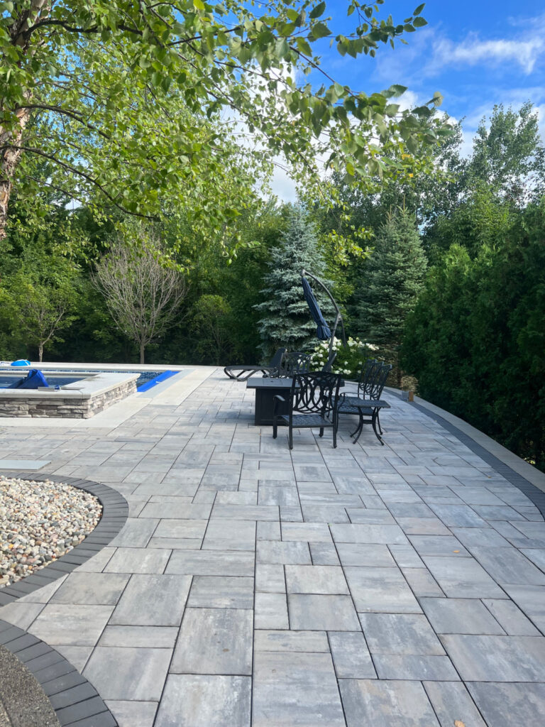 Novi_Swimming_pool_and_spa_withpaver_decking6.jpg