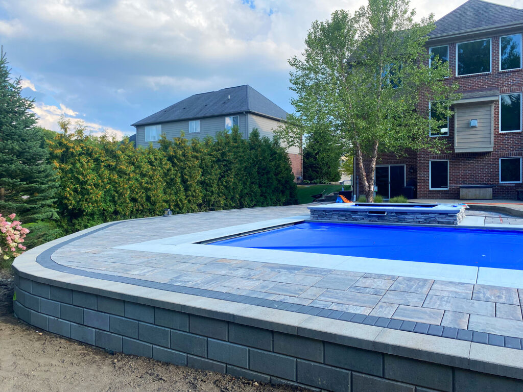 Novi_Swimming_pool_and_spa_withpaver_decking7.jpg