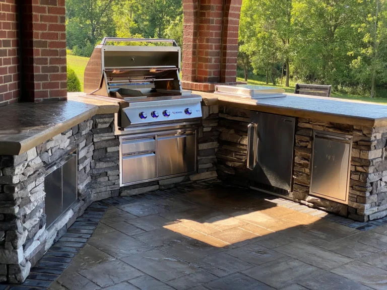 Custom outdoor kitchens and counters