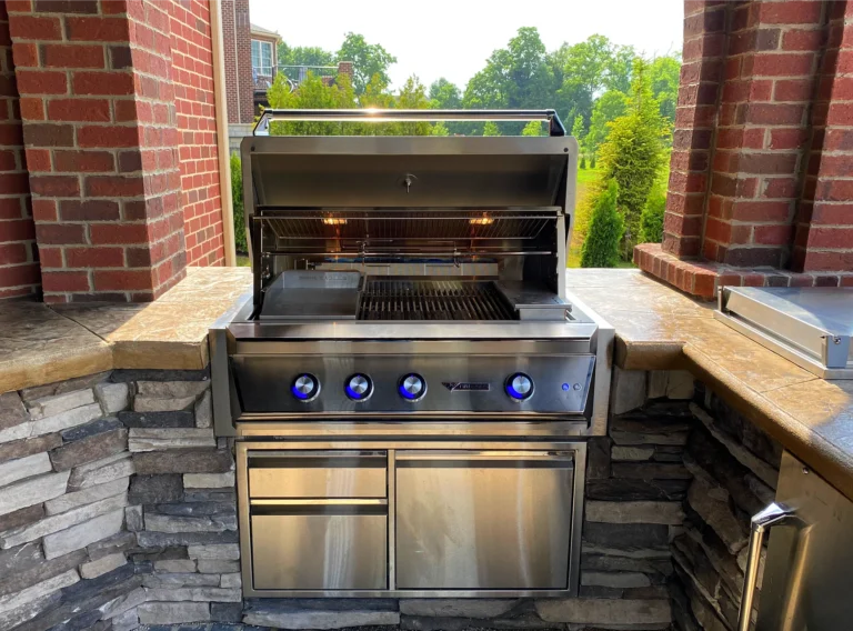 Outdoor_Kitchen_andswimming_pool_Northville_ Dig2Swim Pools