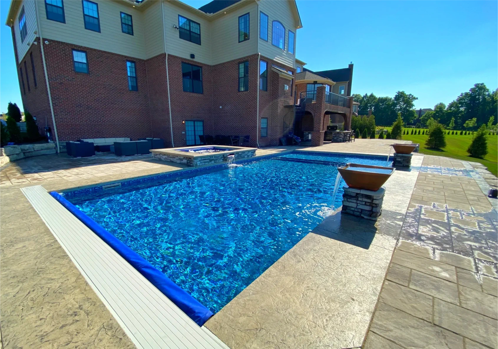 Grand Architecture Swimming Pool and Spa - Northville MI